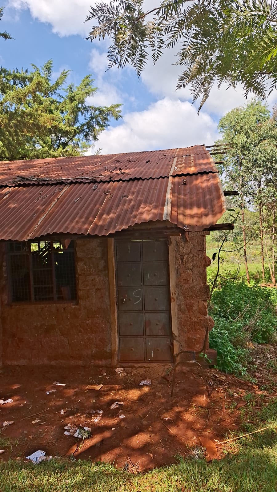 Roof and doorway of another Karakuta school building